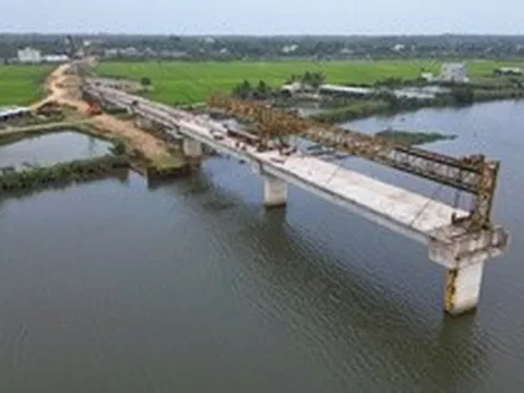 'Năm lần bảy lượt' được gia hạn, cầu 220 tỷ ở Đà Nẵng vẫn dang dở