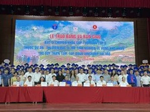 Bàn giao 74 bác sĩ trẻ tình nguyện công tác tại địa bàn khó khăn