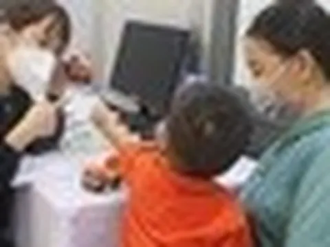 Trẻ dưới 6 tuổi được khám sức khỏe hằng năm, có tầm soát tự kỷ