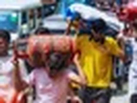 Lương 3 triệu đồng/tháng nhưng giá gas tăng 4 lần, hàng trăm nghìn công nhân lũ lượt bỏ phố về quê: Tham vọng đối trọng Trung Quốc của nền kinh tế hàng đầu châu Á lung lay
