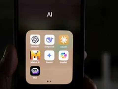 Tôi bỏ Gemini để sang dùng AI đang "gây sốt" này suốt 1 tháng qua: Tưởng thất vọng, ai ngờ hay không tưởng