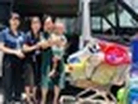 Bé trai 2 tuổi bị mẹ và người tình bạo hành được xuất viện