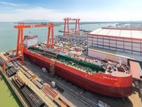Sau khi làm vòm thép lớn nhất hành tinh, 'đại gia' Việt bất ngờ hạ thủy tàu 21.800 DWT tự đóng lần đầu tiên