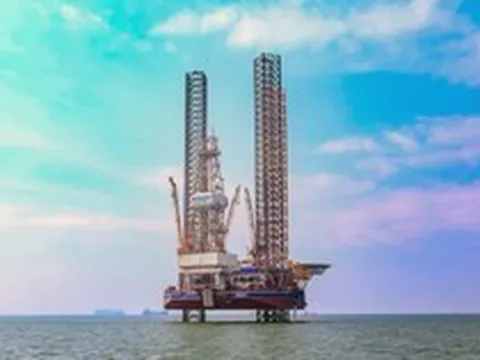Khoảnh khắc lịch sử hạ thuỷ giàn khoan khổng lồ cao 145m, nặng 12.000 tấn, trị giá 180 triệu USD do chính kỹ sư người Việt đảm nhiệm