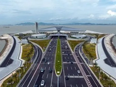 Đốt hầm lớn nhất thế giới nặng 80.000 tấn chìm xuống nước, 15.000 người hò reo vì thành công lớn, dự án 6 tỷ USD lập kỷ lục mới