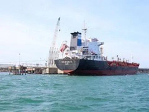 Lần đầu tiên BSR xuất bán lô xăng E10 RON95 12.000 m³ bằng đường biển