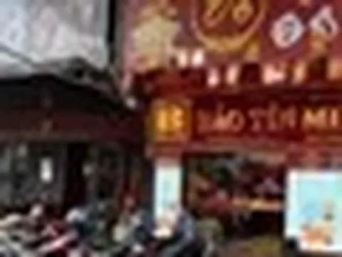 Cảnh tượng lạ trên 'phố vàng' Hà Nội