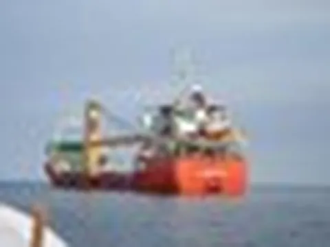 Iran: Lưu lượng tàu thuyền qua Hormuz có thể trở lại mức trước chiến sự