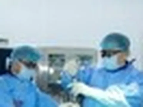 Ba công nghệ tiên tiến nâng tầm phẫu thuật cột sống