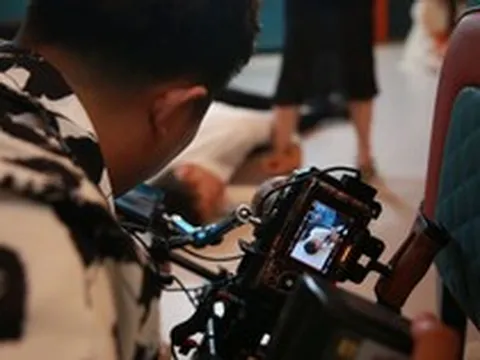 Người Việt chi hơn 302 tỷ đồng để xem video 60 giây, lượt tải tăng sốc 271%, làn sóng phim ngắn càn quét thị trường với mô hình "vắt kiệt" từng phút