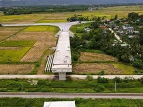 Vì sao cầu vượt đường sắt Bắc - Nam thuộc dự án 442 tỉ đồng ở Thanh Hóa dừng thi công?