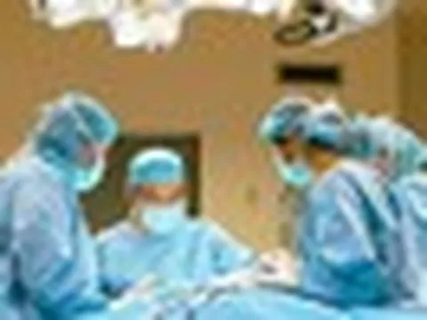 Nam thanh niên Campuchia vượt hàng trăm cây số sang Việt Nam cấp cứu