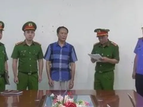 Bắt 3 cựu cán bộ Chi cục Thuế