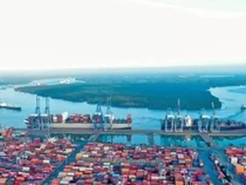 Hai cảng biển Việt Nam vượt qua nhiều 'ông lớn' thế giới