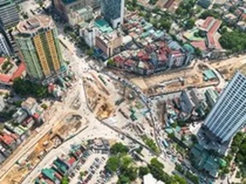Đại công trường nhà ga metro số 5 tại nút giao Nguyễn Chí Thanh - La Thành