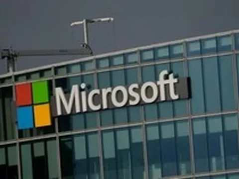 Microsoft tìm lối đi riêng trong cuộc đua AI