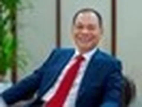 Ông Phạm Nhật Vượng lộ diện tại LPBank, cổ phiếu LPB tăng trần