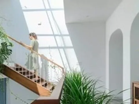 Cuộc sống bình yên bên trong ngôi nhà trắng, xanh lam