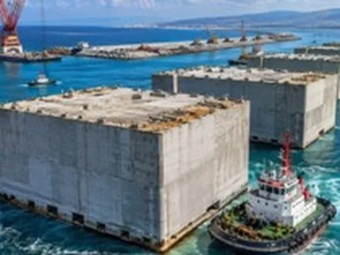 Phát hiện 148 khối bê tông khổng lồ được đánh chìm xuống Địa Trung Hải, công trình đê chắn sóng hơn 4km dần lộ diện